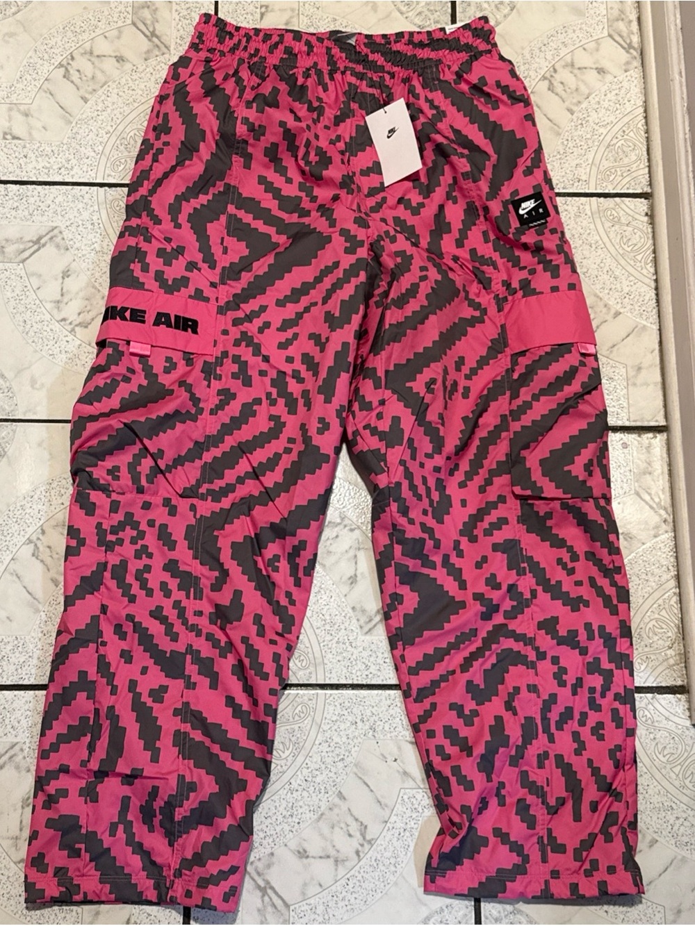New Nike Air Woven Cargo Track Pants Camo Pink Men’s Size Medium HQ9468-684